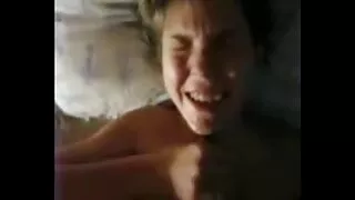 Les salopes japonaises Miki Aizawa et Mayumi Hashimoto se chatouillent pornofrance la chatte avec un vibromasseur