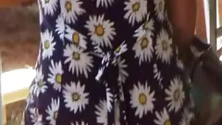 une fille insatiable se fait baiser le doigt dans le manchon et suce une bite film francais de sexe juteuse