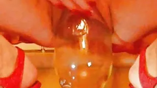 La salope blonde aux sexe français longues jambes se fait baiser par derrière furieusement