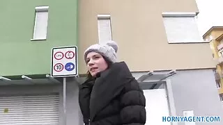 Attachée à french sex amateur un rocher marin, sa chatte est punie