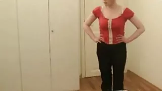 Adorable brunett doigt baise son manchon tout en regardant sa petite amie chevauchant une grosse porno francais viol bite