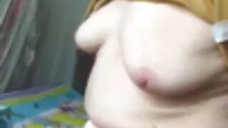 Salope brune qualifiée avec un corps porno français porno joufflu se fait baiser dur dans la pose de mish