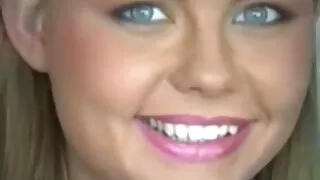 Le Père porno francais soeur Noël a baisé la chatte serrée et fraîche de son assistante sexy
