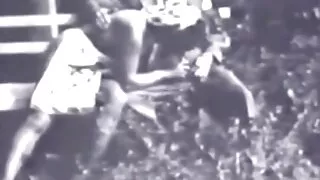 chatte rasée clouée intensément dans une position missionnaire dans le film japonais joi fr porn passionnant