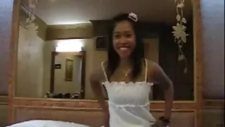 La nympho sexuellement chargée Elsa pornoamateurfrancais Jean fait l'amour avec une belle fille