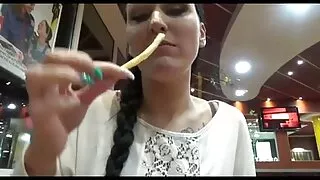 La salope espagnole french porn tube Julia Roca donne un rimjob et se fait baiser dans la chatte et le visage
