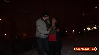 La séductrice brune Julia Roca est baisée durement porno cougar français sur Elm Street
