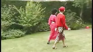 salope de sperme asiatique avec de gros nichons souffle la bite blanche de son amie dans un salon de massage lesbienne francaises