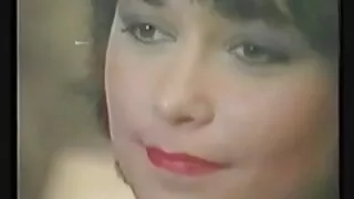 Monica blonde aux prunes lèche la chatte rasée du mec excité film porno francais en entier d'à côté