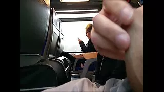 Coquine brune salope roxetta fait rebondir film porno francai son butin huilé activement