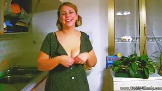 Une salope blanche aux longues jambes a apprécié le sexe hardcore avec xxx allemand son homme noir en position de levrette