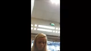 Salope tatouée en chaleur video sexe amateur francais Britney Stevens fait une pipe profonde