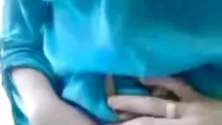 Des filles appétissantes se lèchent la chatte et se doigtent les unes les autres film pornographique gratuit français