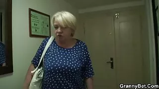 Un couple de salopes perverses satisfont brutalement french tube porn fort