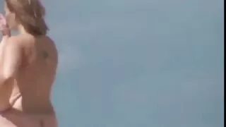 La salope xxx francais ligotée et retenue Kacie Castle est punie dans la salle BDSM