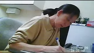 Eah brune Sandra Romain chevauche video cul francais le visage et la bite