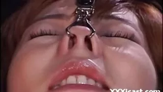 Maman rousse aux gros seins se fait défoncer la bouche dans un style BDSM videos porno en francais dur