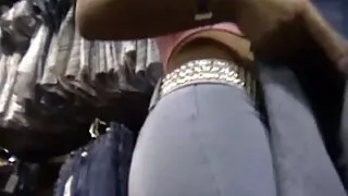 Une MILF expérimentée enseigne à une porno français free houe adolescente comment sucer une bite correctement