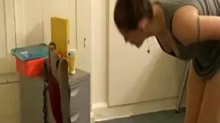 Milf plantureuse avec une bouche ouverte est baisée dur sexe gratuit français dans son trou anal étiré