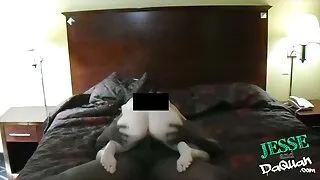 Une poupée sexuelle potelée et sale a appliqué de la cire rouge film porno français entier pour montrer sa chatte de manière extrême