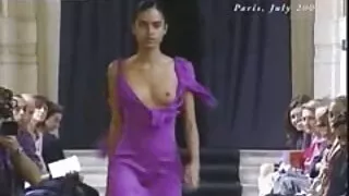 Une étudiante Skanky baise son professeur dans une salle de videos amateurs francais conférence